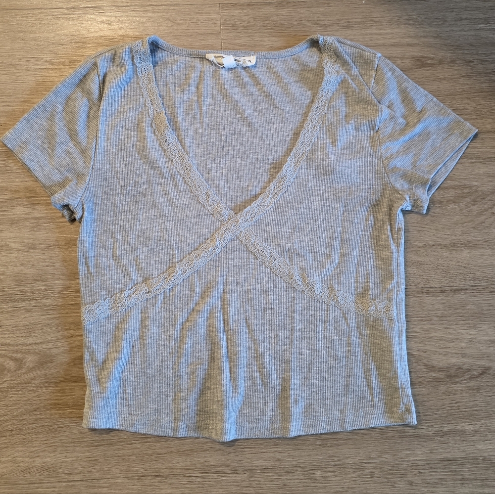Hippie Rose Knit Short Sleeve V-neck Crop Top Large